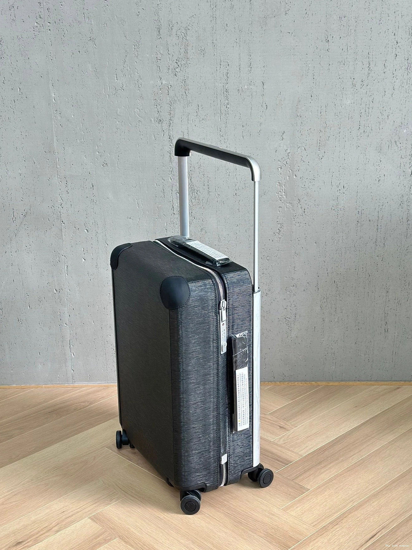 CUSTOM HORIZON MONOGRAM CABIN 37L SUITCASE 55 EMBOSSED 0821